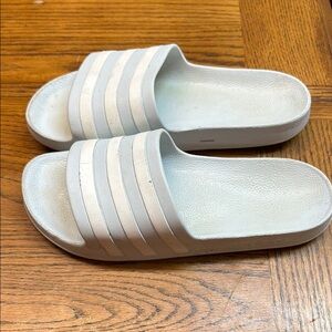 🎉HP🎉 Blue and White Adidas Slide Sandals